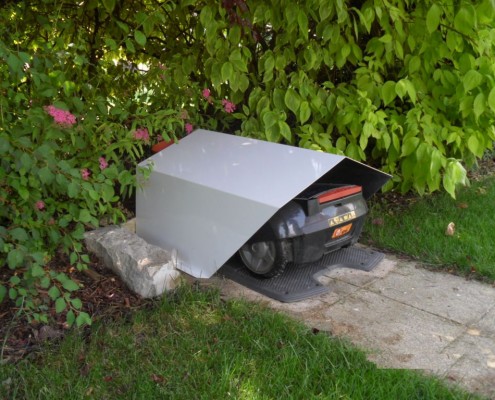 Garage für Mähroboter maßgefertigt & wetterfest